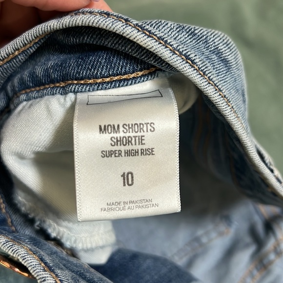 Express Shorts - Picture 3 of 3